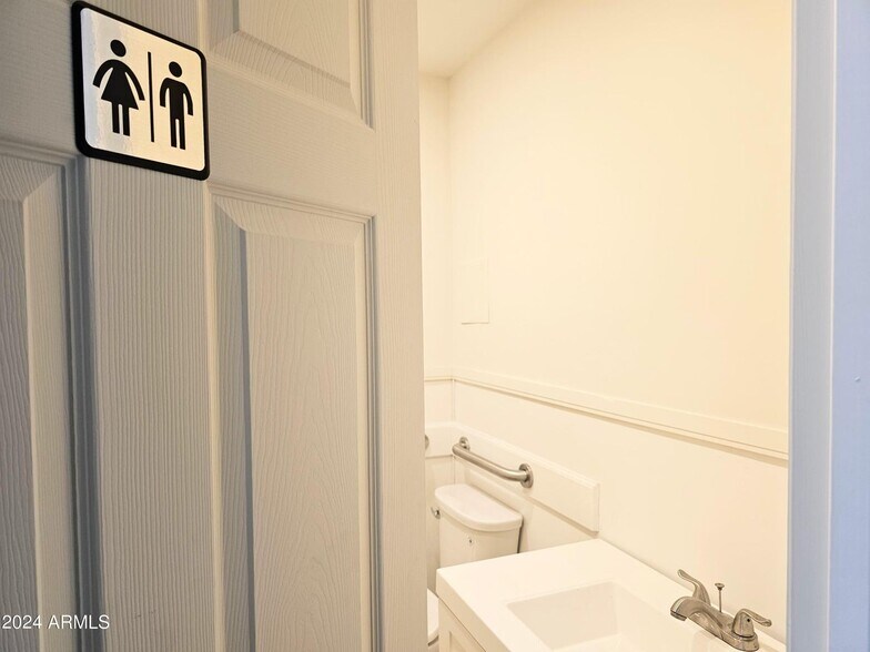 More Photos Of 31 Subway St, Bisbee Storefront Retail Office For Sale