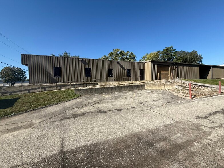 More Photos Of 11 College Ave, Des Moines Flex For Sale