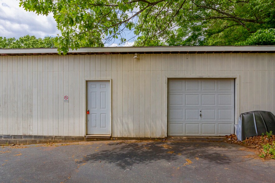 More Photos Of 490 Westfield Rd, Charlottesville Storefront Retail Office For Sale