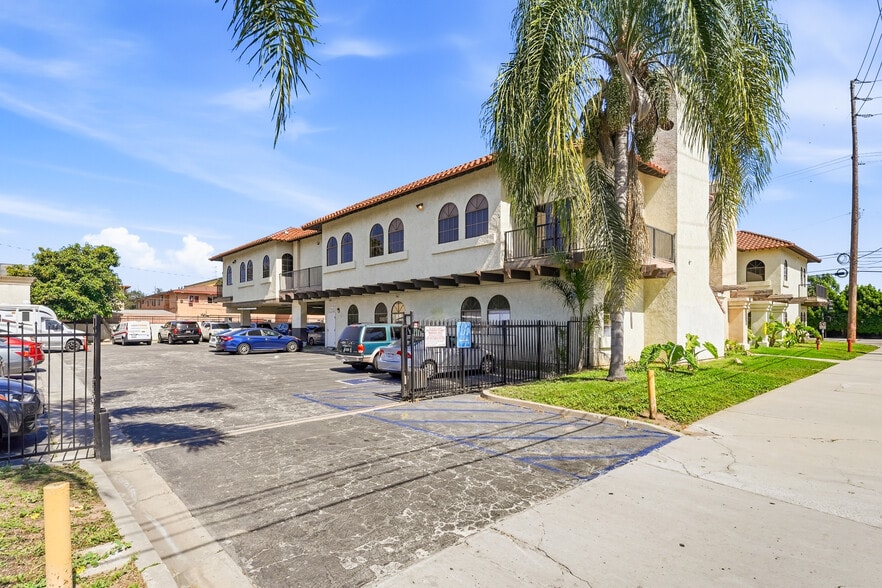 More Photos Of 902 N Grand Ave, Santa Ana Medical For Sale