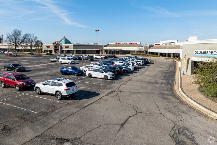 More Photos Of 150-300 N Hurstbourne Pky, Louisville General Retail For Sale