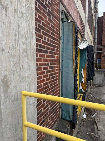 More Photos Of 2 Potomac St, Rochester Warehouse For Lease