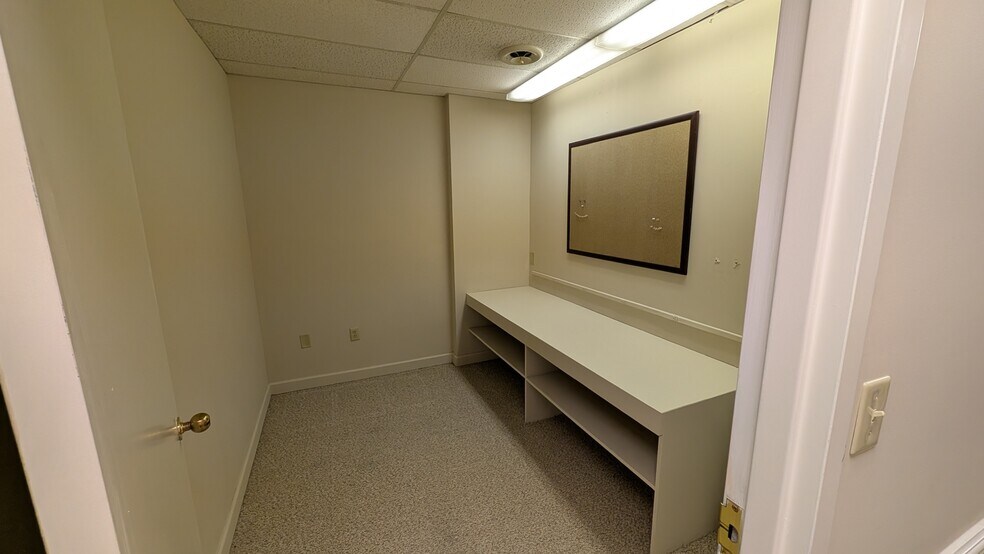 More Photos Of 601 Eastchester Dr, High Point Office For Lease
