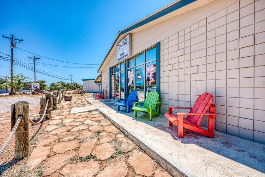 More Photos Of 106 Sunrise Dr, Sunrise Beach Restaurant For Sale