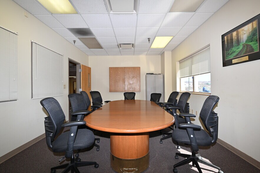 More Photos Of 225 N Daniels Way, Bloomington Refrigeration Cold Storage For Lease