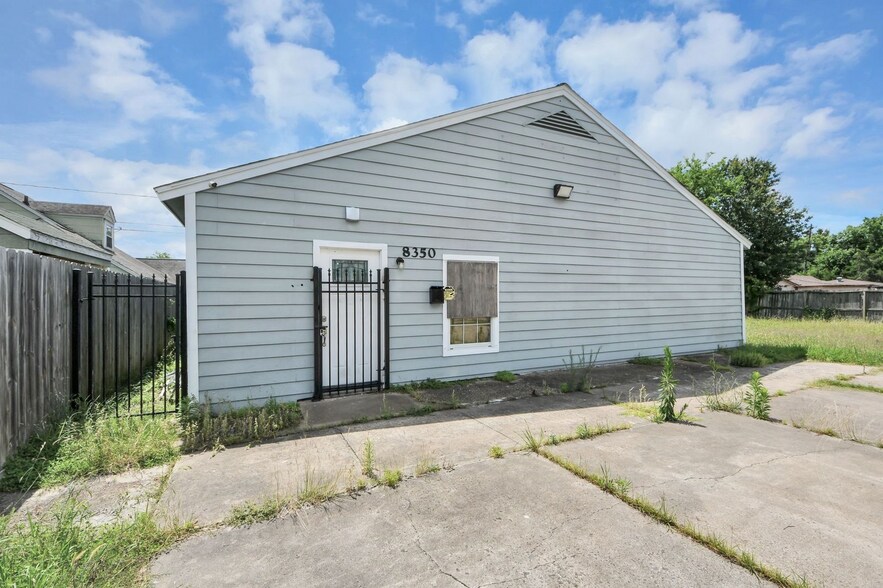 Primary Photo Of 8346 Howard Dr, Houston Office For Sale