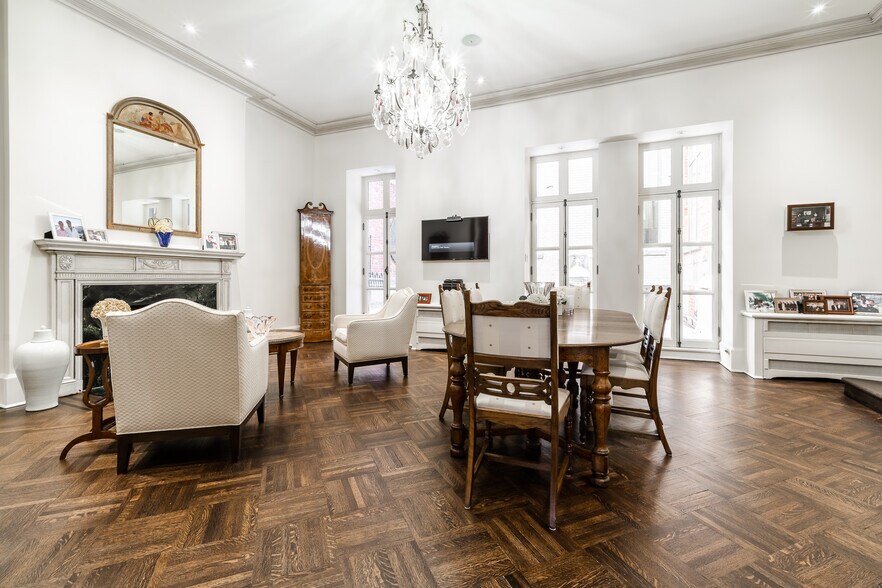 More Photos Of 1175-1183 Pl Du Frère-André, Montréal Office For Sale