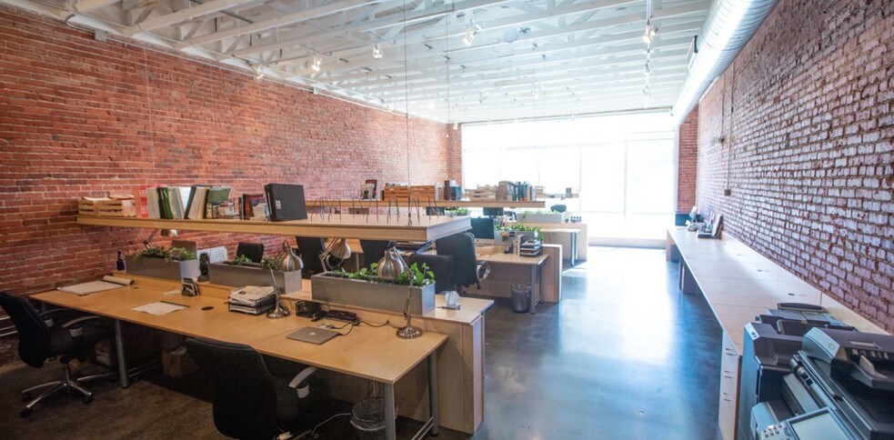 More Photos Of 714 Main St, Grandview Office For Lease