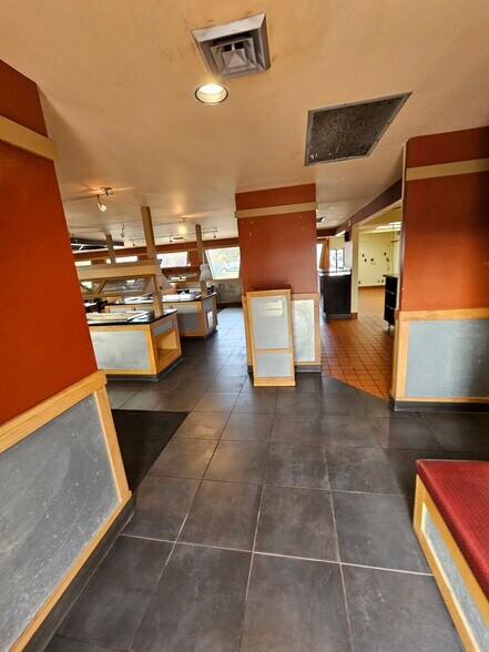 More Photos Of W156N8420 Pilgrim Rd, Menomonee Falls Fast Food For Sale
