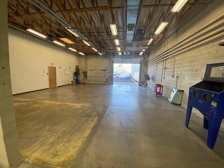 More Photos Of 133 W 1st Ave, Mesa Showroom For Lease