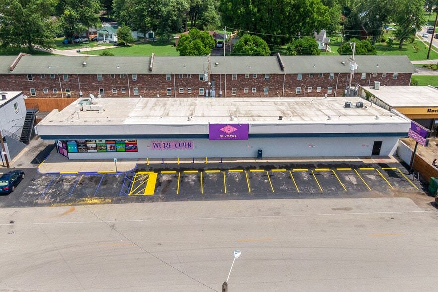 Primary Photo Of 4741 Rockford Plz, Louisville Freestanding For Sale