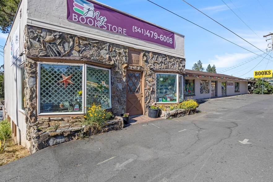 Primary Photo Of 912 Rogue River Hwy, Grants Pass Storefront For Sale