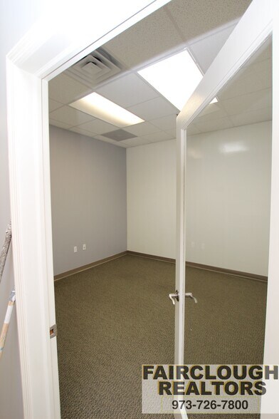 More Photos Of 505-509 Main St, Butler Storefront Retail Office For Lease