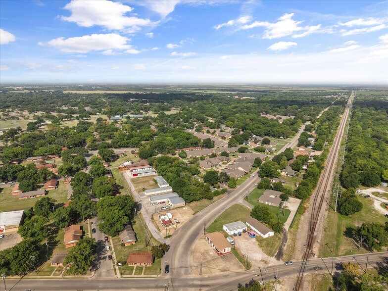More Photos Of 124 Brooks ave, Corsicana Industrial For Sale