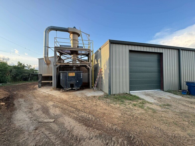 More Photos Of 2325 Transmitter Rd, Panama City Warehouse For Sale