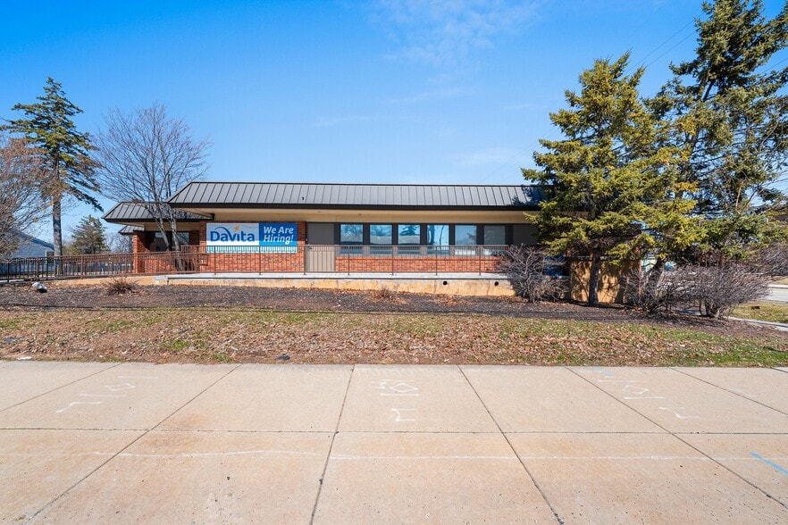 More Photos Of 1751 Deckner Ave, Green Bay Medical For Sale