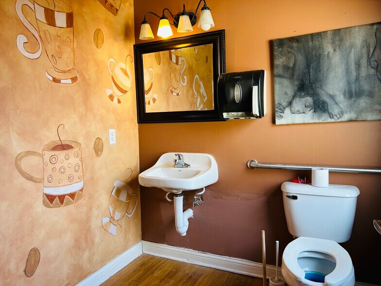 More Photos Of 4800 Delhi Ave, Cincinnati Restaurant For Sale