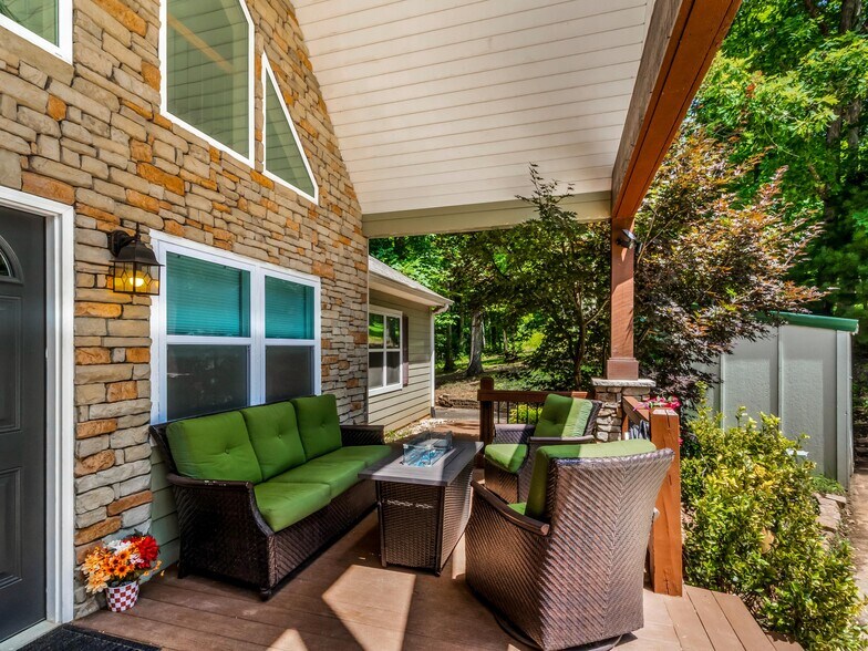 More Photos Of 127 Deer Hill Ln, Weaverville Specialty For Sale