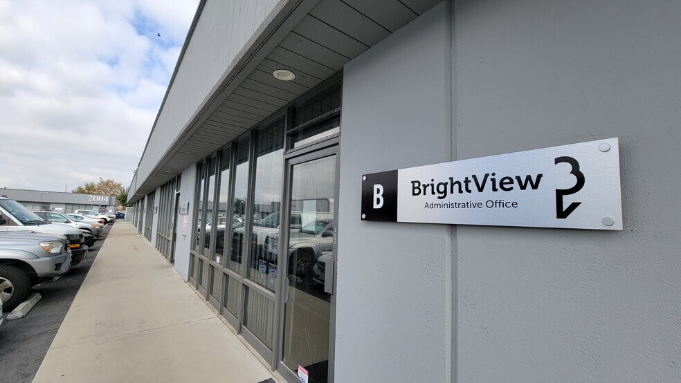 More Photos Of 2000 S Yale St, Santa Ana Warehouse For Lease