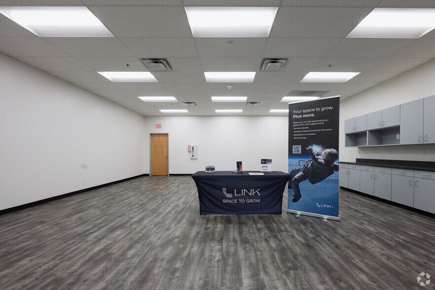 More Photos Of 3801 S 20th Ave, Dfw Airport Unknown For Lease