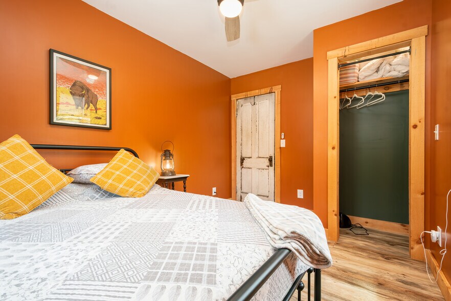 More Photos Of 541 Spruce St, Thomas Flex For Sale
