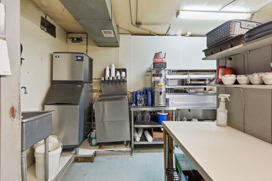 More Photos Of 228 N Jefferson St, Hastings Restaurant For Sale