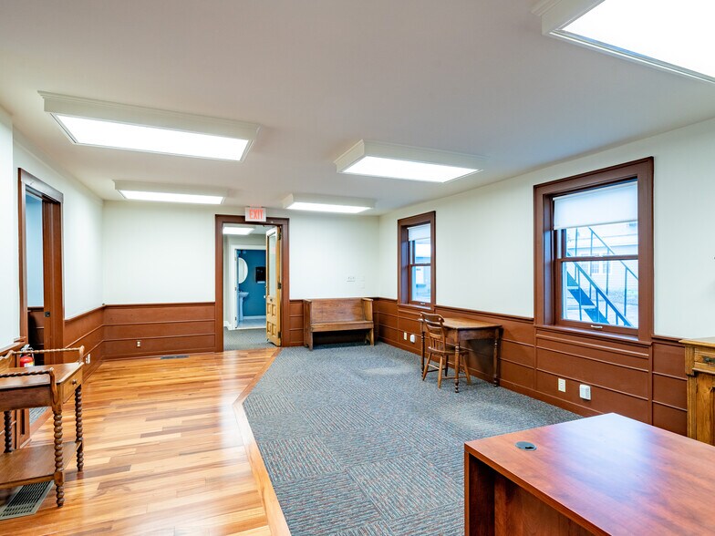 More Photos Of 35 Main St, Scottsville Office For Sale