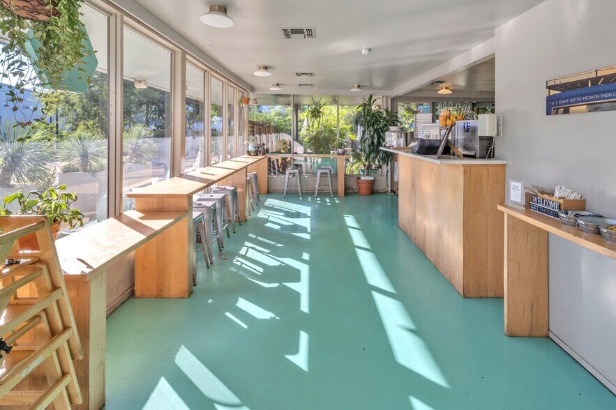 More Photos Of 1127 S St Marys St, San Antonio Restaurant For Sale