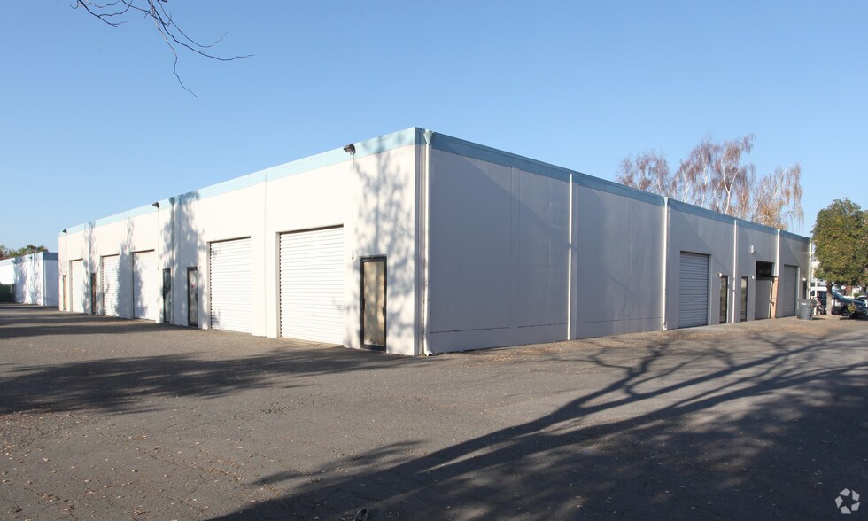 More Photos Of 971 Transport Way, Petaluma Warehouse For Lease