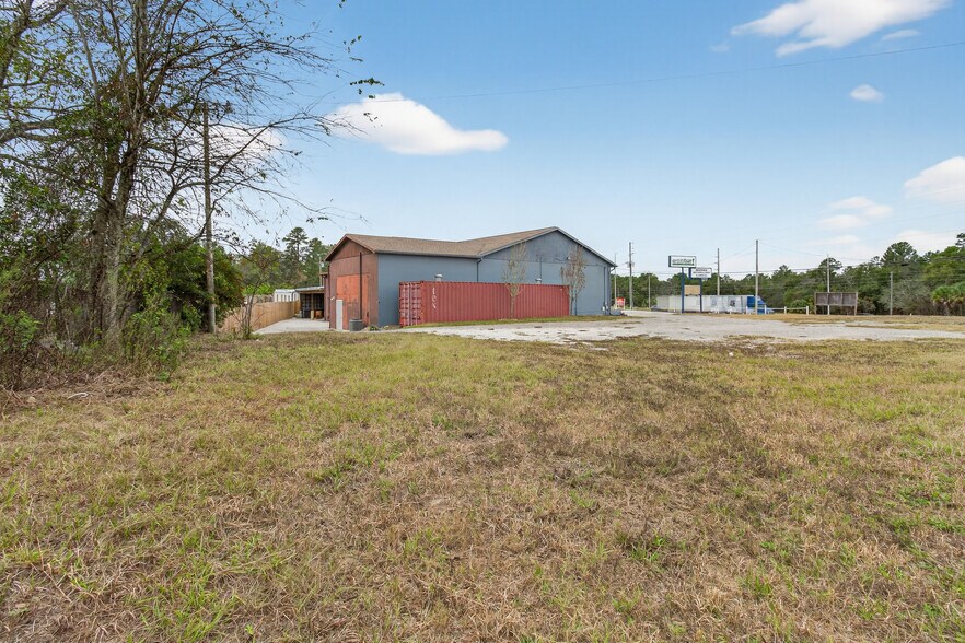 More Photos Of 18508-18510 US Highway 19, Hudson Light Manufacturing For Lease