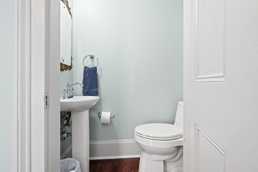 More Photos Of 1103 33rd St, Galveston Hotel For Sale