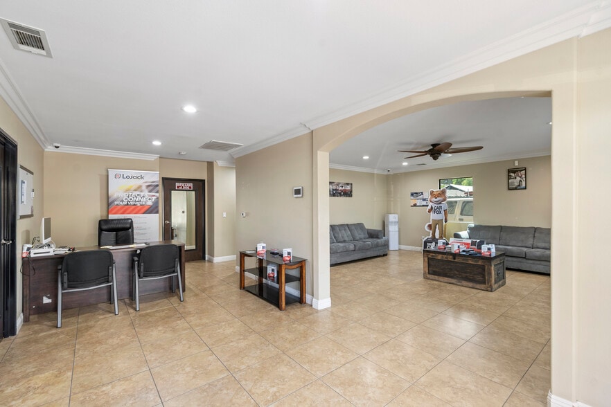 More Photos Of 19700 Temescal Canyon Rd, Corona Freestanding For Lease