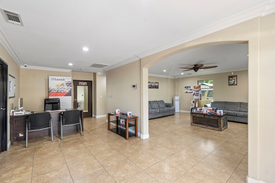 More Photos Of 19700 Temescal Canyon Rd, Corona Freestanding For Lease