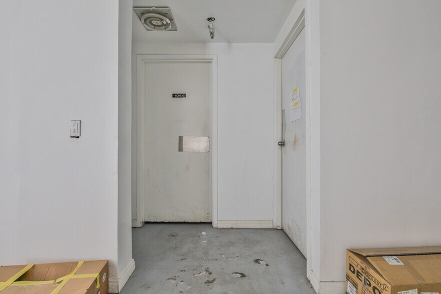 More Photos Of 9130 Glenoaks Blvd, Sun Valley Manufacturing For Lease