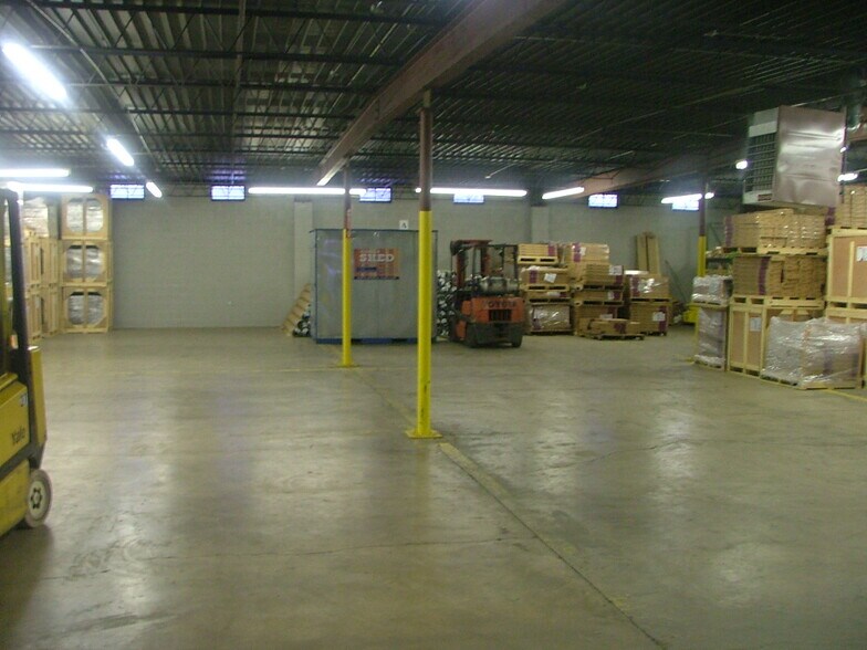 More Photos Of 4911 Industrial Rd, Fort Wayne Warehouse For Lease