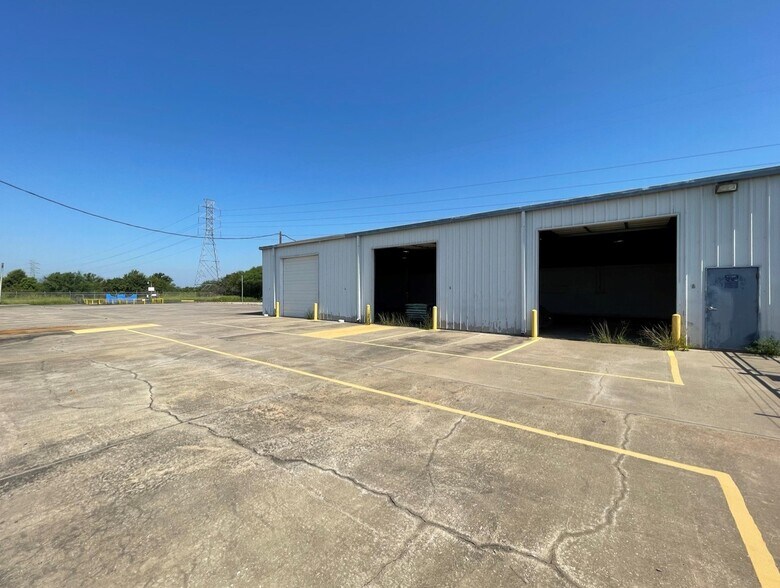 More Photos Of 501 Anthony Rd, Victoria Industrial For Lease