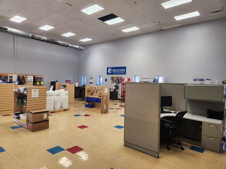 More Photos Of 13555 49th St N, Clearwater Warehouse For Lease