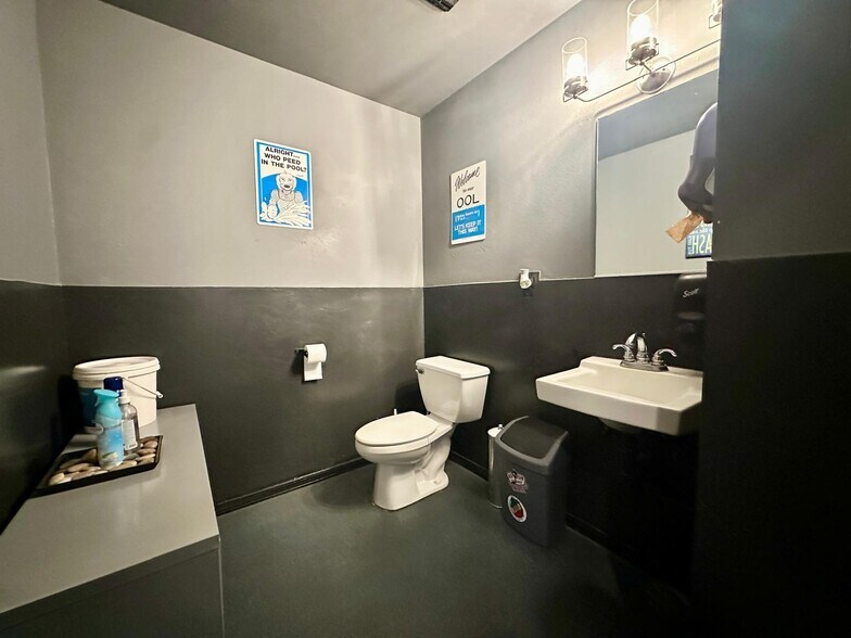 More Photos Of 1112 W Magnolia Blvd, Burbank Storefront For Sale