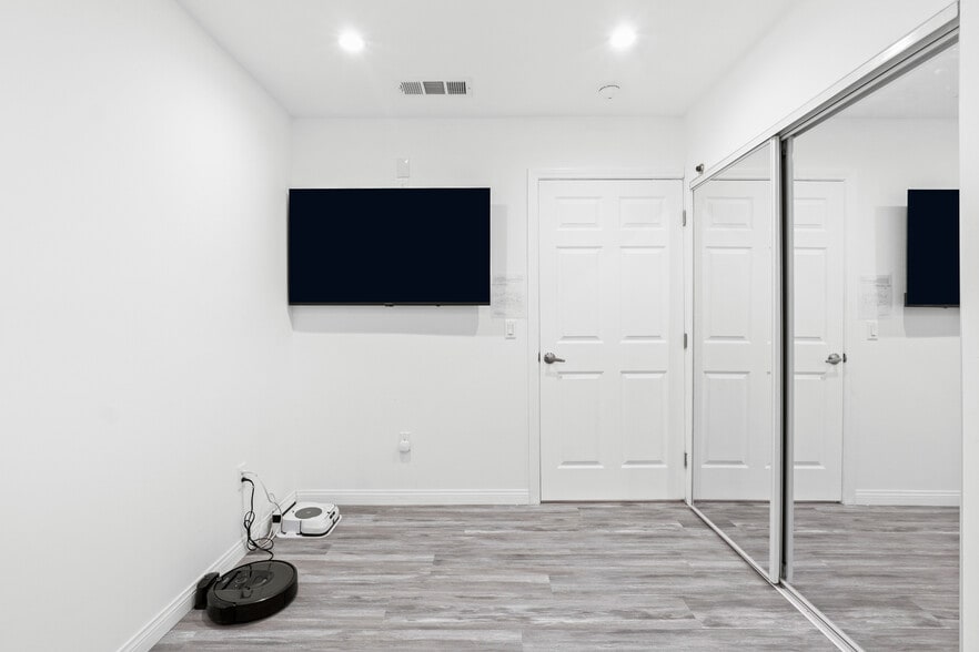 More Photos Of 6738 Coldwater Canyon Ave, North Hollywood Assisted Living For Sale