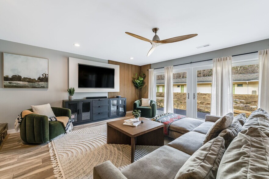 More Photos Of 4102 Soco Rd, Maggie Valley Hotel For Sale