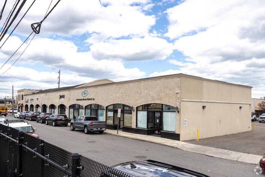 More Photos Of 31 Franklin Ave, Hewlett Freestanding For Sale