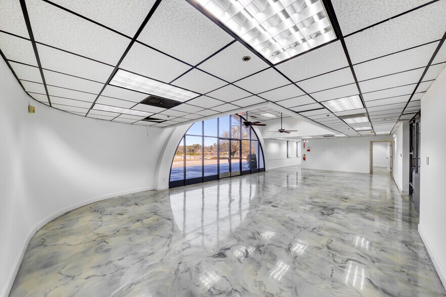 More Photos Of 125 Park Access Dr, Lawrenceville Showroom For Sale