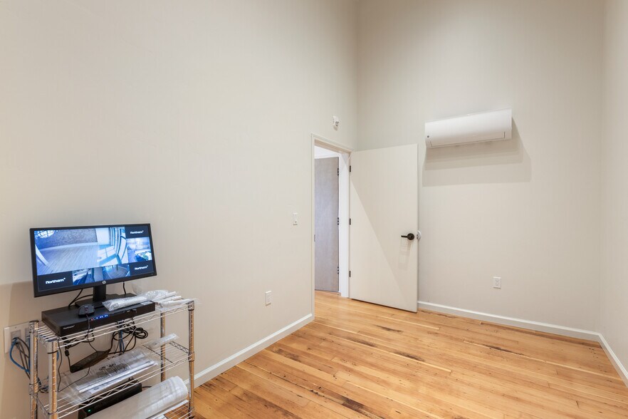 More Photos Of 302 N Main St, Lakeport Storefront For Sale