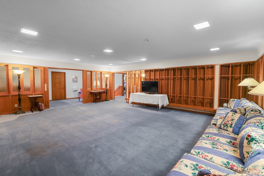 More Photos Of 1801 Commerce Blvd, Mound Funeral Home For Sale