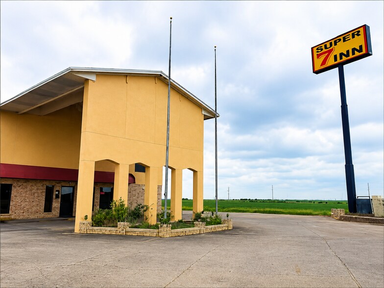 More Photos Of 2225 US-77, Robstown Hotel For Sale