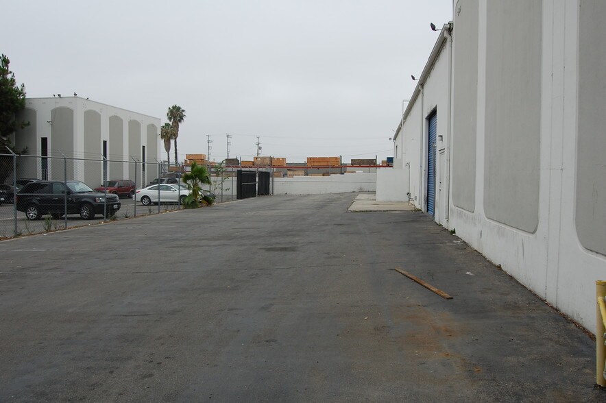 More Photos Of 7103 Fair Ave, North Hollywood Warehouse For Lease