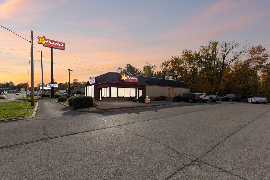 More Photos Of 421 E Jackson Blvd, Jackson Fast Food For Sale