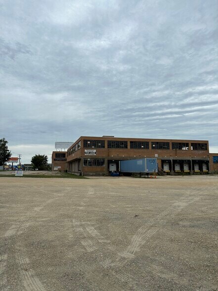 More Photos Of 301 W 3rd St, Sterling Manufacturing For Sale