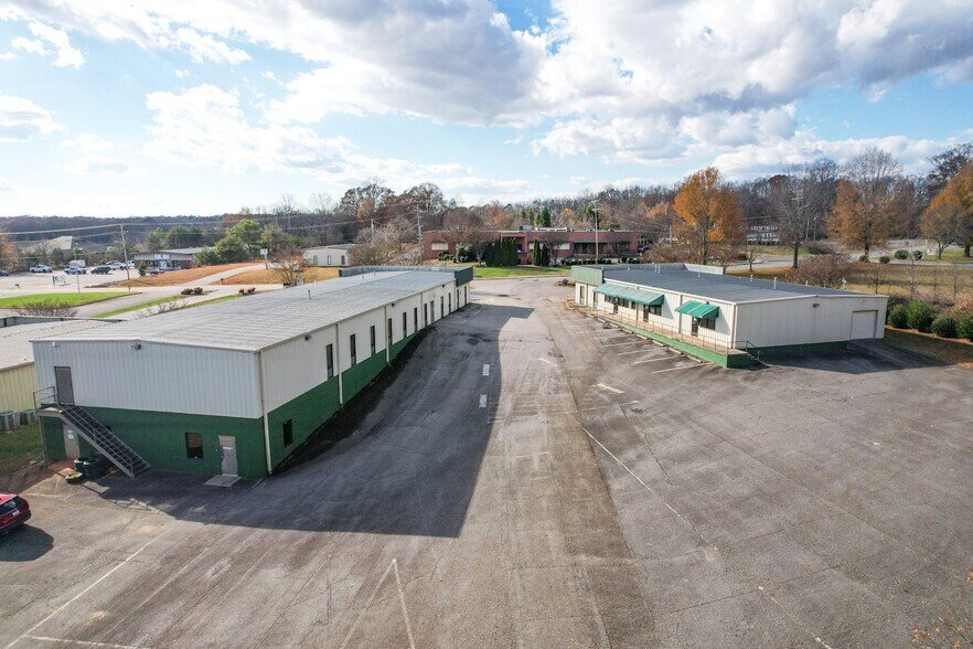 More Photos Of 636 Signal Hill Dr, Statesville Office For Lease