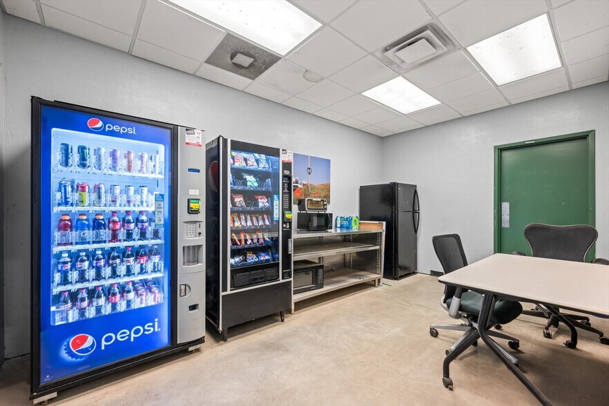 More Photos Of 12400 S Sunnylane Rd, Moore Manufacturing For Lease